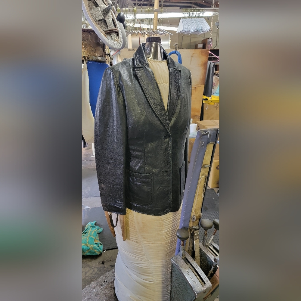 Leather Jacket!! - Picture 4 of 5